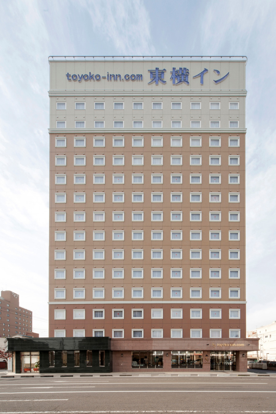 Ота 7. Отель Тоеко ин Япония. Ота это в гостинице. Ota это в гостинице. Toyoko Inn Hotel logo.